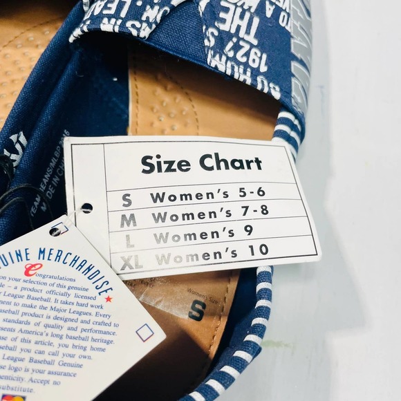 NWT New York Yankees Canvas Slip on Shoes - Size S (5/6) - Picture 11 of 12